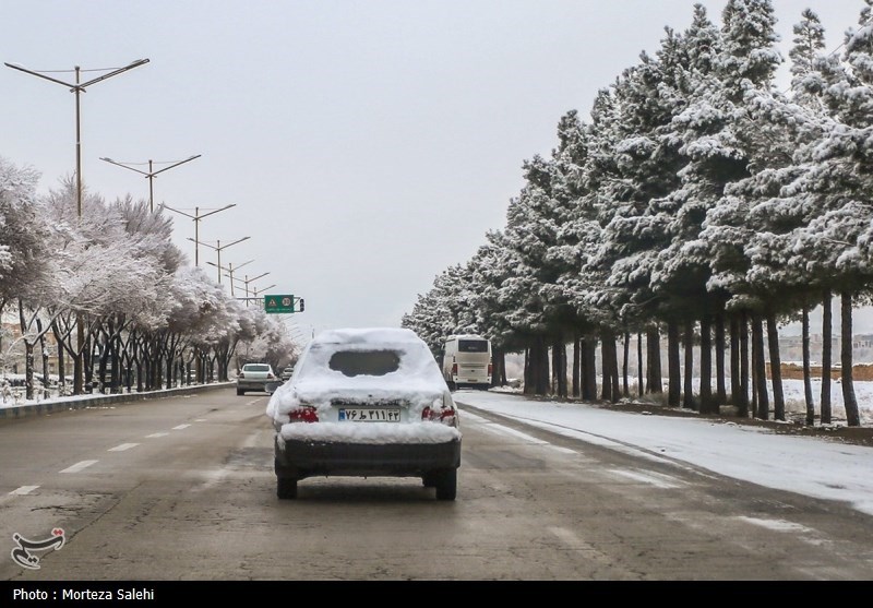 ترافیک سنگین در هراز/بارش برف در جادههای ۳ استان