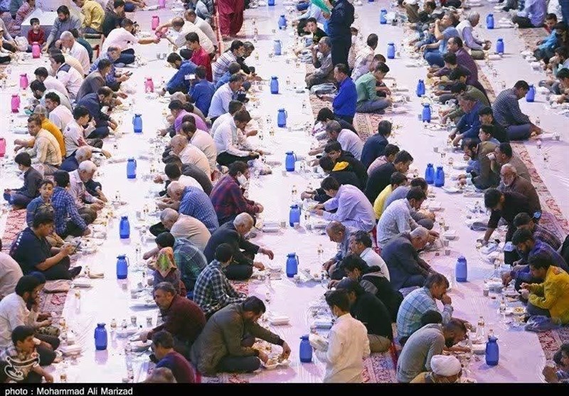 آداب و فضیلت افطاری دادن در مراقبات میرزا جواد ملکی تبریزی