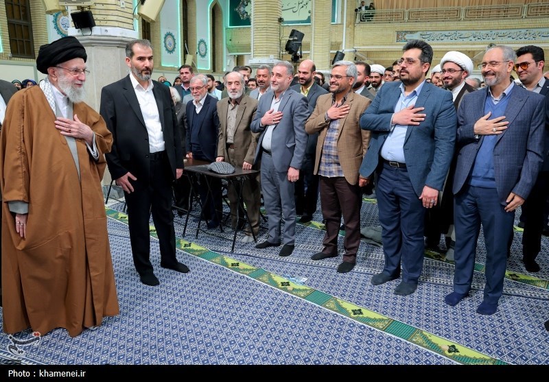 دیدار شاعران و اهالی فرهنگ و ادب فارسی با امام خامنهای