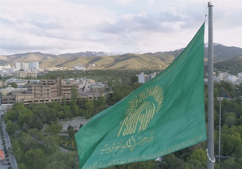 آغاز برنامه‌های کانون خدمت رضوی با اهتزاز پرچم مام رضا(ع)