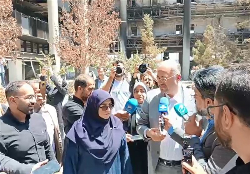 بازدید سخنگوی دولت و خبرنگاران از ساختمان شیشهای صداوسیما